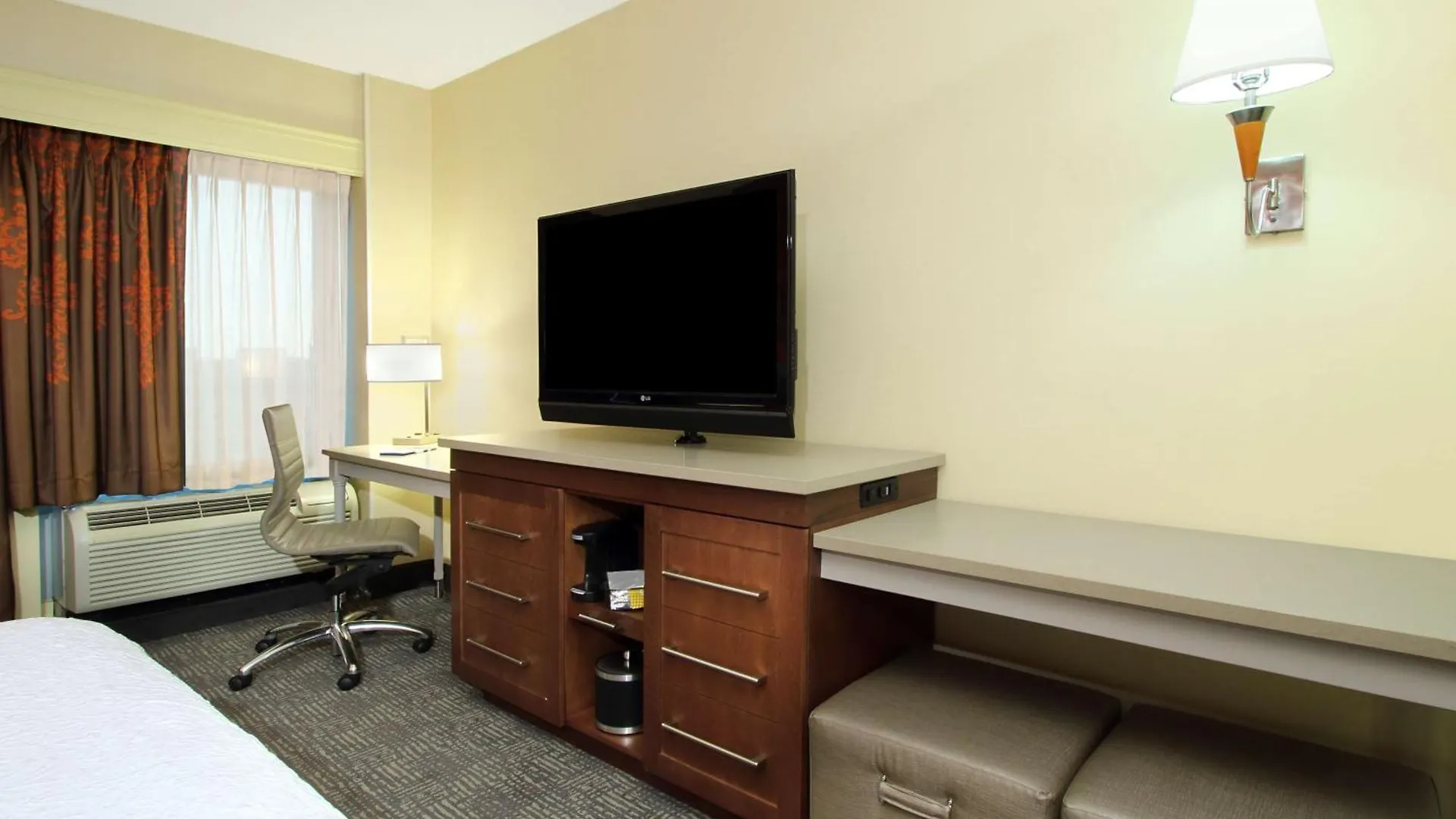 Hampton Inn & Suites Columbus-Downtown, Ohio Columbus
